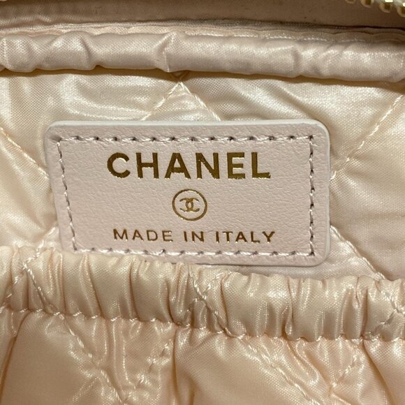 Auth CHANEL Matelasse A80909 Light Pink Grained Shiny Calfskin Pouch - Picture 5 of 6